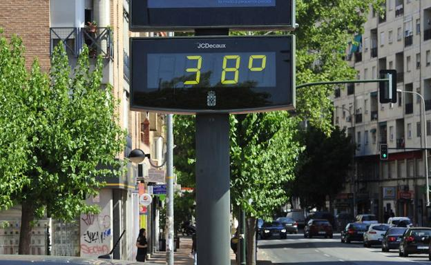 Encuestando's tweet image. 📊 ¿Qué clima prefieres?

🔄 FRÍO
❤️ CALOR