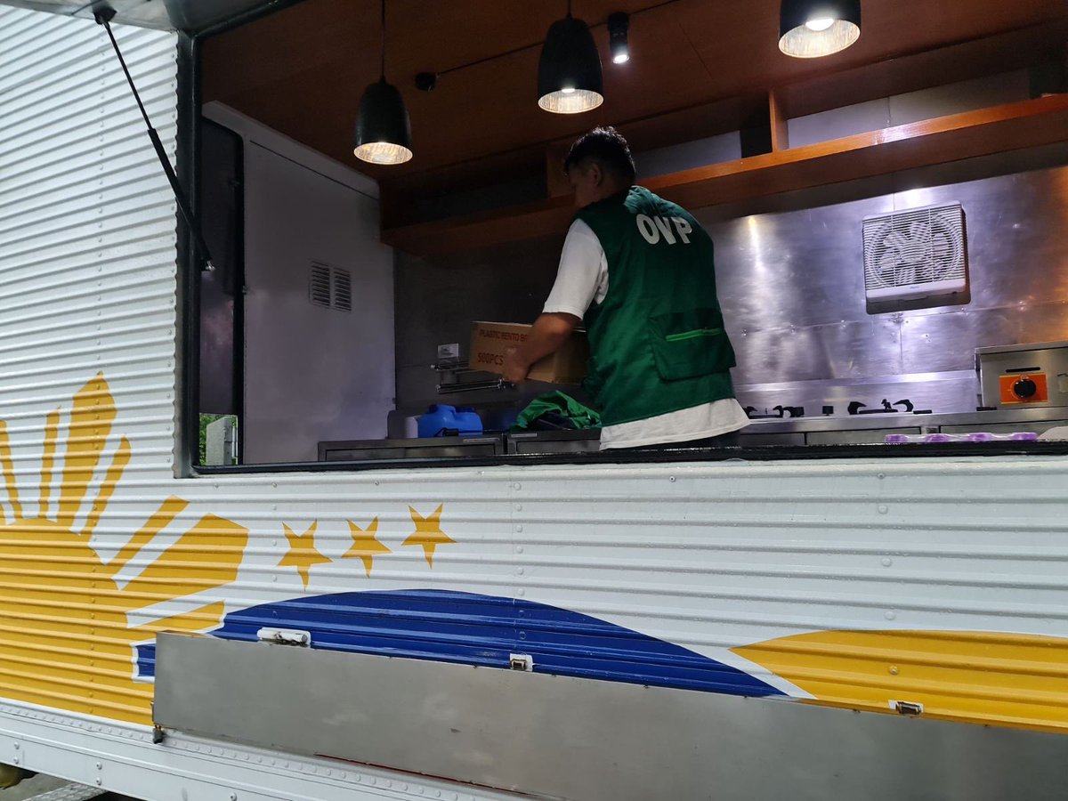 LOOK: The Office of the Vice President has prepared relief packs and hot meals for those who will be affected by typhoon #CarinaPH. They will be distributed once given the greenlight by the Office of the Civil Defense. 📷: OVP photo | via <a href="/josephpedrajas/">Joseph Pedrajas</a>