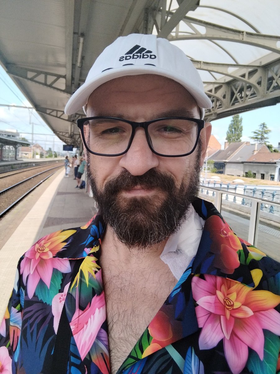 christofhotguy's tweet photo. hey, I can leave the hospital and go home now https://t.co/NQZ6tVqmlE