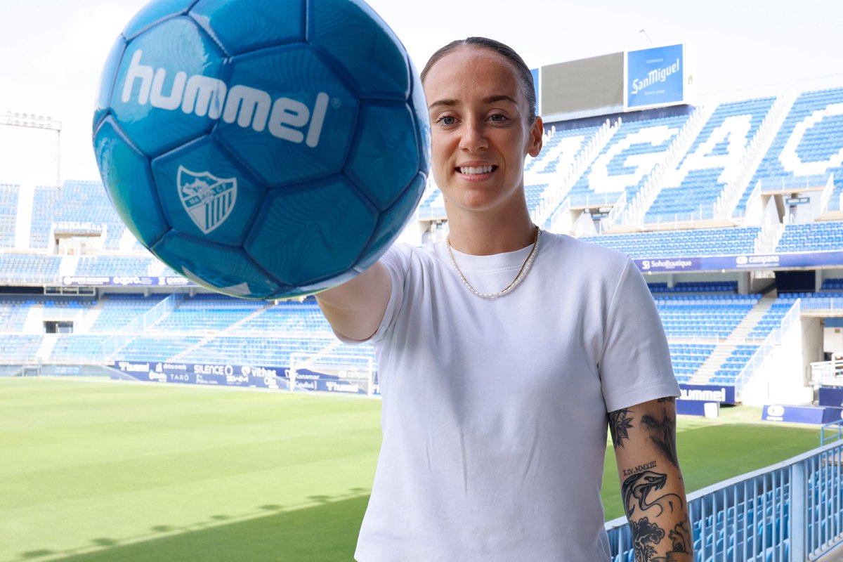 MalagaCFemenino's tweet photo. 💙 𝗦𝗘 𝗤𝗨𝗘𝗗𝗔 🤍

¡Nuestra guardiana @AndreaRios01 seguirá con nosotras! 😍

🔗 https://t.co/163z7ULZST

🔐 https://t.co/fnaXOJ5hYP
