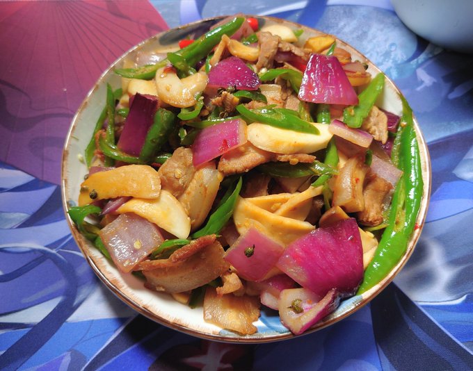 杏鲍菇回锅肉🥰 https://t.co/vVXI7Th9Ps<a href="/tag/%E9%9C%B2%E5%87%BA"class="tags"><span>#露出</span></a>