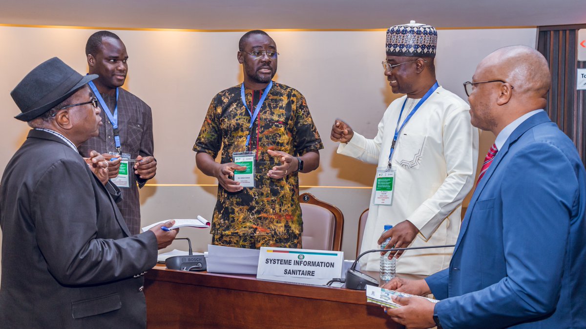 OoasWaho's tweet photo. After a group photo and coffee break, technical presentations began. Experts and PO from @OoasWaho, shared insights on topics like health information systems, best practices, community health training, RMNCAH, and OneHealth. #WAHO37 https://t.co/1RQUlHcVqR