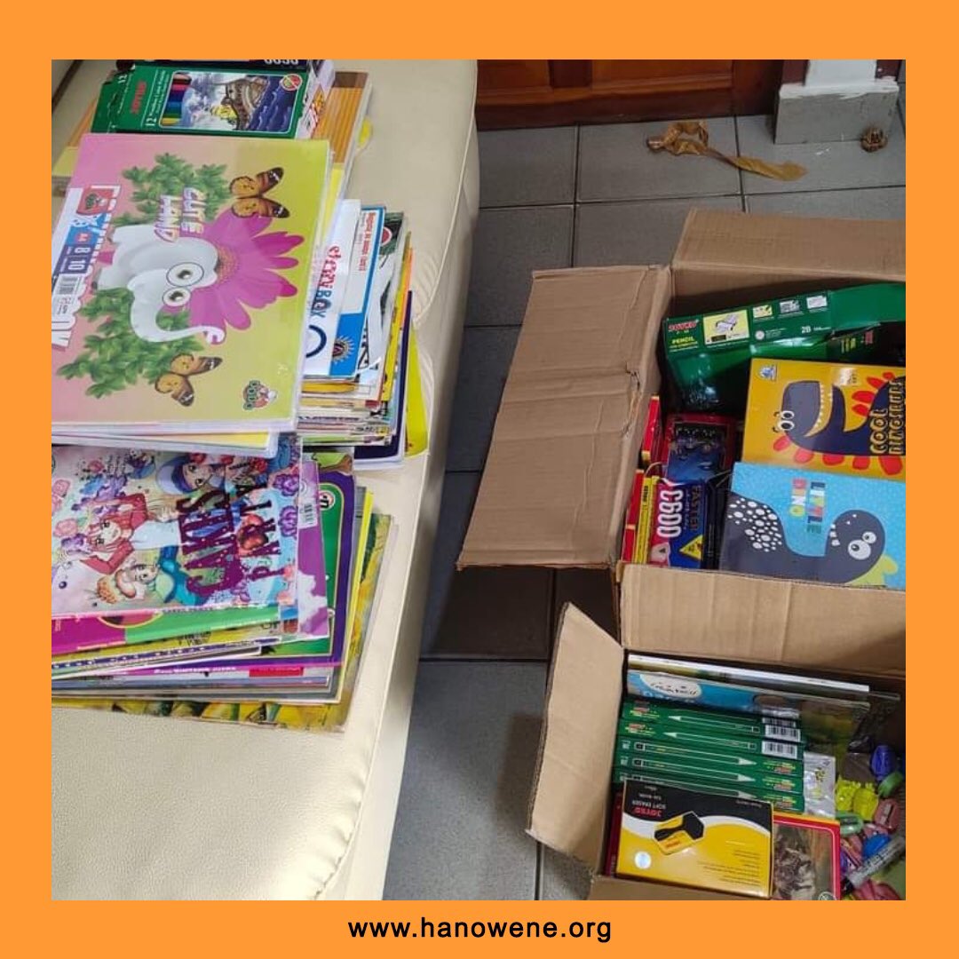 HanoWene's tweet photo. Hi kakak-kakak semua, apakah masih ingat? Beberapa waktu lalu kami mengirimkan bantuan buku bacaan, buku tulis, pulpen, pencil, penserut dan alat belajar lainnya untuk anak-anak di pedalaman Korowai Yahukimo.

#harianaknasional #yahukimo #buku #literasi  #anakpapua #hanowene https://t.co/aE7HFGkrjn