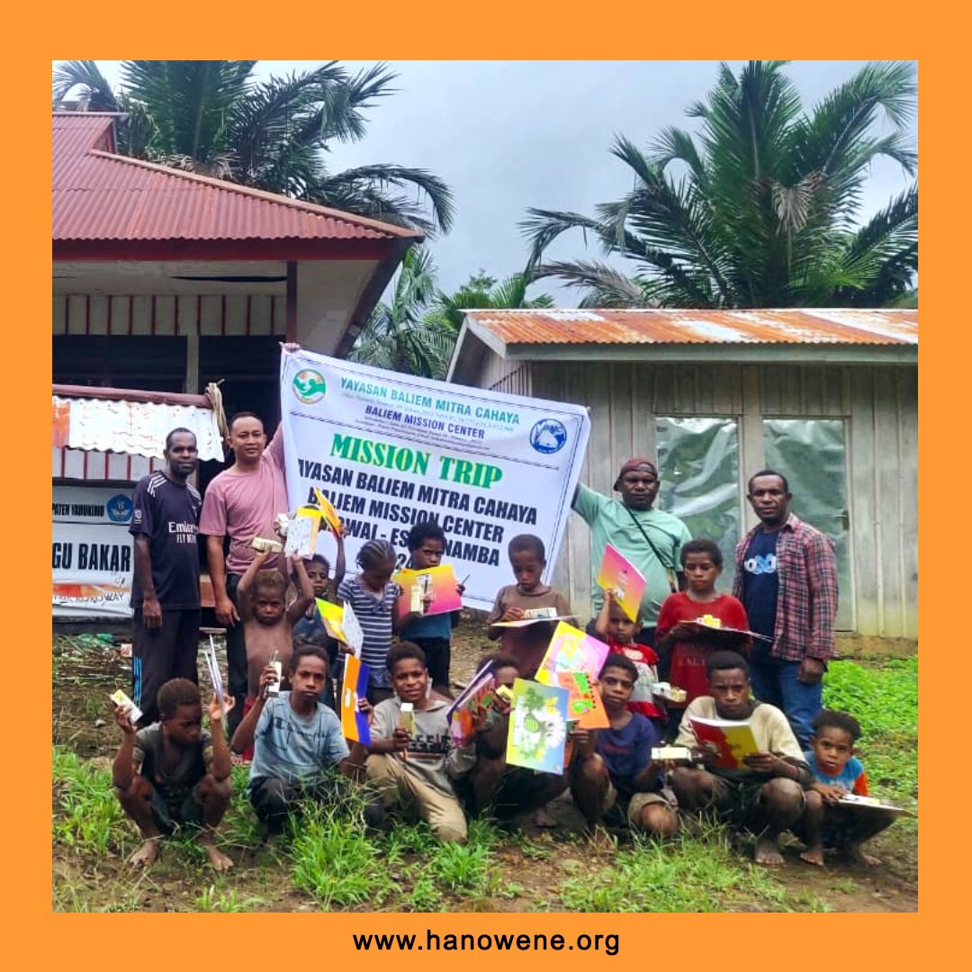 HanoWene's tweet photo. Donasi buku-buku tersebut sudah sampai di anak-anak Korowai melalui pelayanan mission trip Yayasan Baliem Mitra Cahaya. https://t.co/tBNiJALtHs