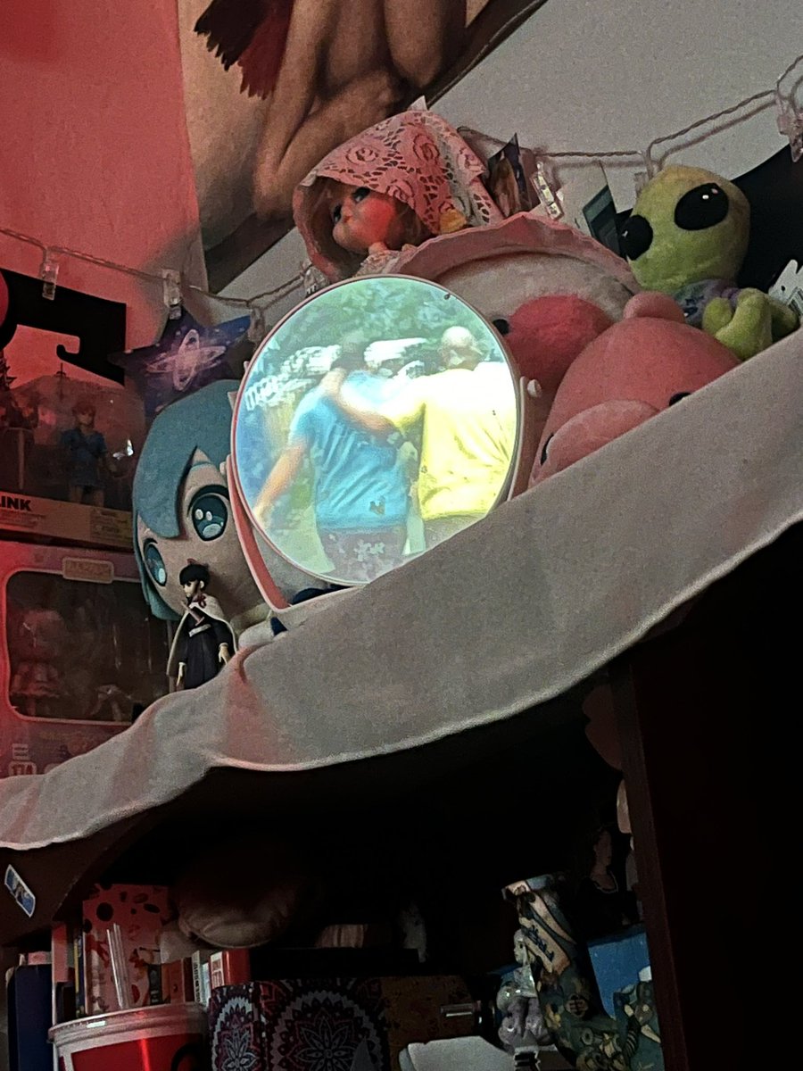 Pumpquin_'s tweet photo. Too lazy to roll over using my make up mirror as my tv https://t.co/TjZHPYFcMA