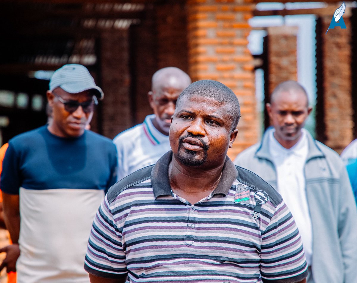 andikamagazine's tweet photo. The Burundian Manishimwe Albert m,who lives in the United States of America decided to return to invest in #Burundi and started breeding pigs at #Kagongo hill in #Rumonge province.
Today, he has three farms, which was visited by the President of Burundi Evariste Ndayishimiye on July 23, 2024 on the sidelines of #Inkebuzo caravan. Those farms include more than 2,300 pigs, and today, Albert has given to Paeej- Burundi 6,000 pigs.
On the sidelines of the Caravan in Rumonge province, the president of Burundi inaugurated a modern slaughterhouse of Rumonge erected at Mutambara hill in Rumonge commune.
#andikamagazine
#writeyourownstory
#burundi
#africa