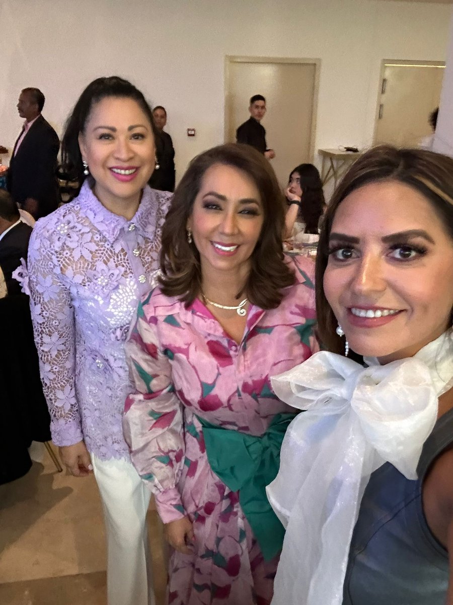 50mas1intl's tweet photo. Les compartimos un #tbtback del festejo realizado en #CDMX a la presidenta internacional @nenaorantes por las colectivas de 50+1. Felicidades!!
@50mas1Texas https://t.co/FoU2IvAFog