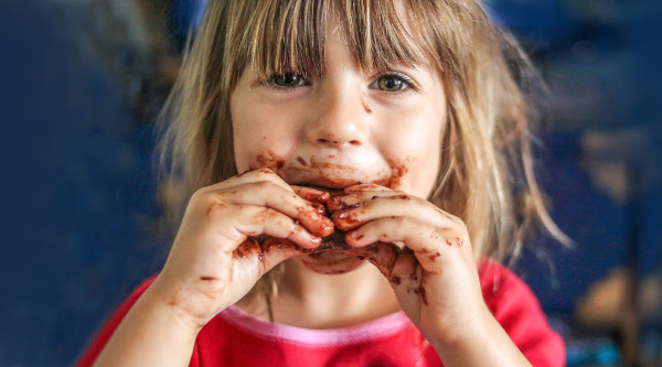 ChocTradingCo's tweet photo. #summerholidays on the doorstep.. #rainydayactivity baking with the kids. We have lots of cooking chocolates and decorations to choose from.. https://t.co/nh0PH89rkD #bake #cakedecoration #chocolatecake #cookies https://t.co/BAASOBQ0Kp