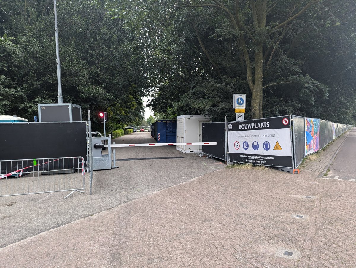 MarkvanDongen1's tweet photo. Het Flevopark is onderdeel van de #Hoofdgroenstructuur, met veel bijzondere planten en dieren. Op het festivalterrein huizen 3 soorten vleermuizen, die beschermd zijn. Daar zijn landelijke en Europese regels voor, die worden met voeten getreden. https://t.co/32X4twiJQL