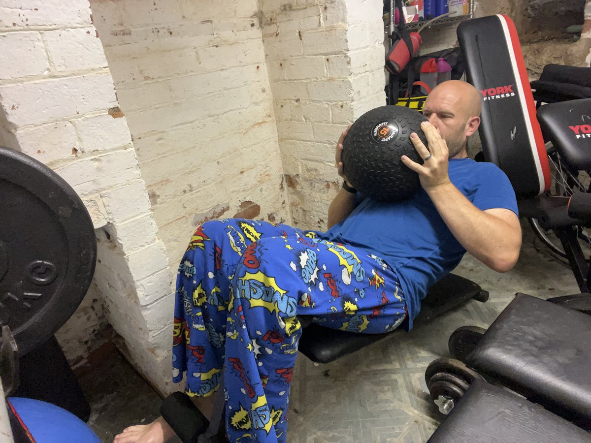 GorillaManFitn1's tweet image. 50 Sit-Ups with a Medicine Ball this morning before my 15 mins meditation in the ICE TUB 💪🥶 #situpschallenge #homegym #homegymlife #coldwatertherapy #icetubmeditation #weightlossjourney2024 #morningworkoutroutine