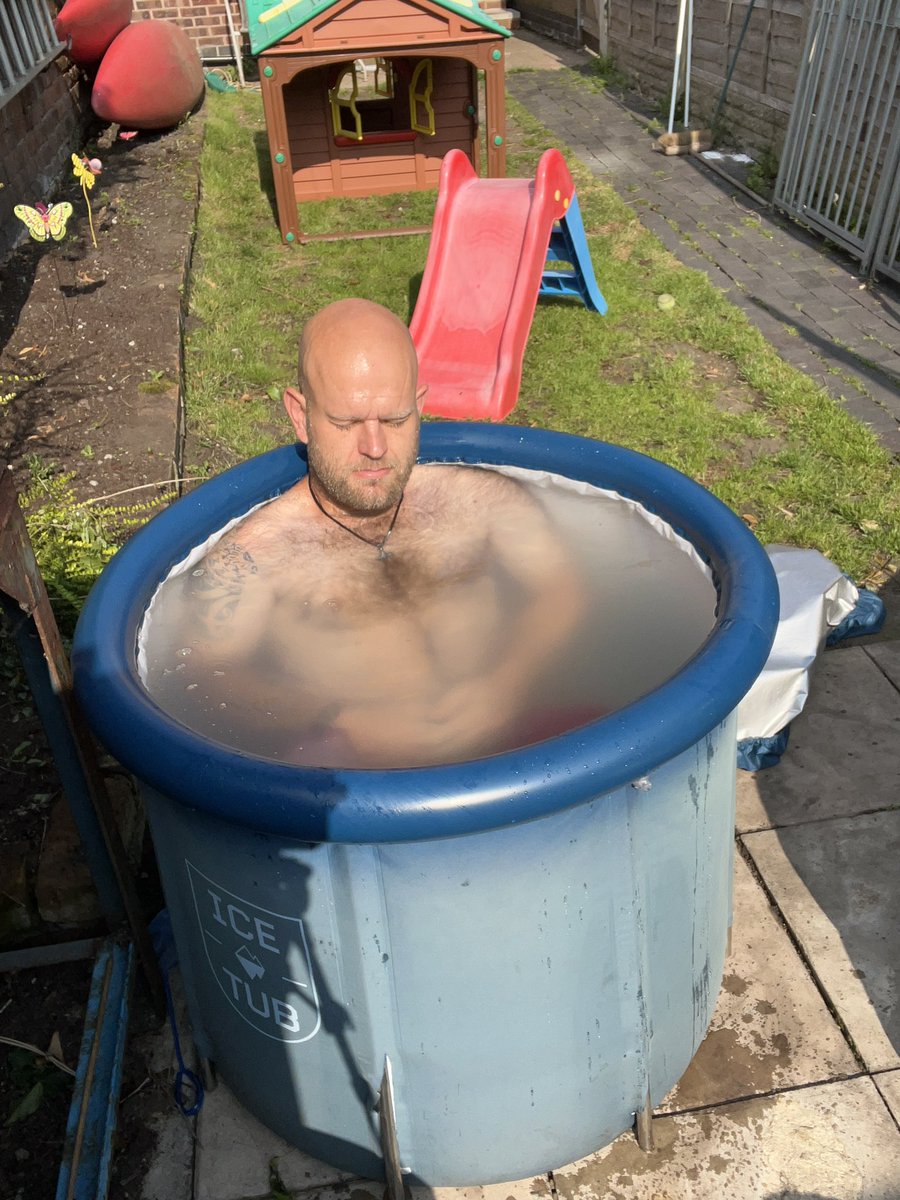 GorillaManFitn1's tweet image. 50 Sit-Ups with a Medicine Ball this morning before my 15 mins meditation in the ICE TUB 💪🥶 #situpschallenge #homegym #homegymlife #coldwatertherapy #icetubmeditation #weightlossjourney2024 #morningworkoutroutine