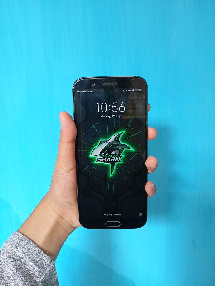 #zonauang #jualhp #jualbu 
Xiaomi Blackshark 1 6/64 full set ,cod depok ,via tokped jga bisa