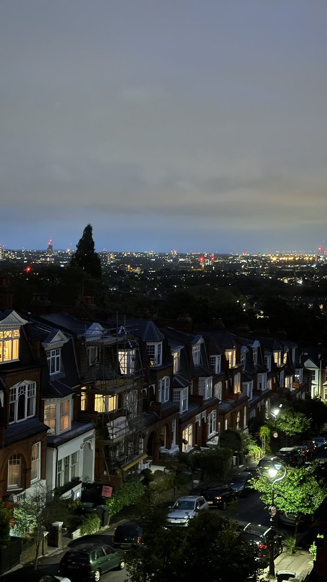 inmuswellhill's tweet photo. Stunning view of Muswell Hill by night. Weβre so lucky to call this home!
π #MuswellHill #Nightscape #LuckyLocals https://t.co/rRpK8Ry1AF