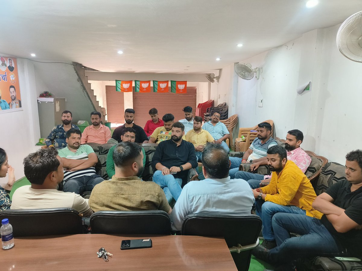 rajatsingh0060's tweet photo. आज विधानसभा मढ़ एवं विधानसभा नगरोटा
युवा मोर्चा के कार्यकर्ताओं के साथ विधानसभा स्तर पर होने वाले युवा सम्मेलन के बारे में विस्तार से चर्चा की #THEBJP #youth #empower #yuvasammelan #JammuKashmir #ANISD #Budget #CryptoNews #destitution #EKOS #govert #Habagat #ISPR #loveisland https://t.co/EKuBKCxCM5