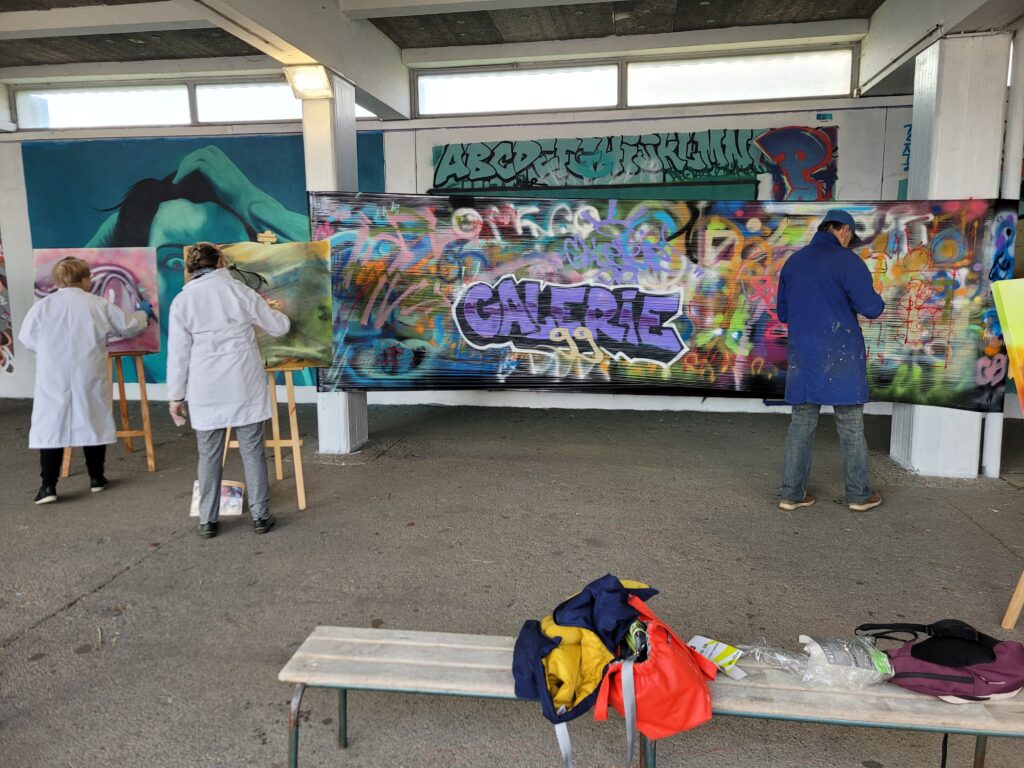 PaintB_asso's tweet photo. Atelier de découverte des outils graffiti à  entre 2 association de @Colomiers31 !! https://t.co/GzYGwvrLFc https://t.co/X76um1PsnU