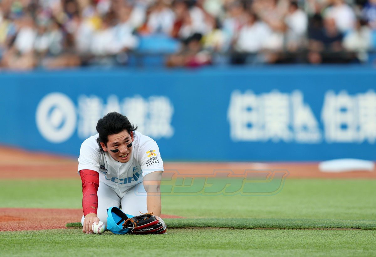 nikkan_hawks's tweet photo. 【オールスター】

ホームランダービーは #近藤健介 選手が優勝しました！
#山川穂高 選手との白熱した決勝戦に神宮は大盛り上がり。

2人の打撃投手を務めた #栗原陵矢 選手もお疲れ様でした🙌

#sbhawks https://t.co/tHl0XMDVr1