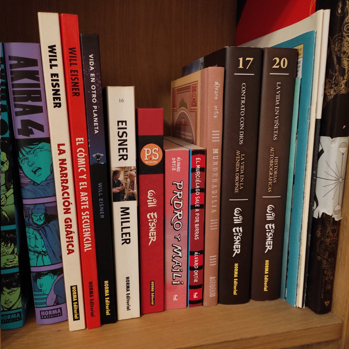 <a href="/alvaroortiz_/">álvaro ortiz</a> <a href="/topshelfcomix/">Top Shelf Productions</a> <a href="/IDWPublishing/">IDW Publishing</a> <a href="/Astiberri/">Astiberri Ediciones</a> Invoco a toda la gente que lea este post a colocar sus cómics de Álvaro Ortiz juntos a sus cómics del tito Will Eisner para que se produzca la magia 🙏🥹