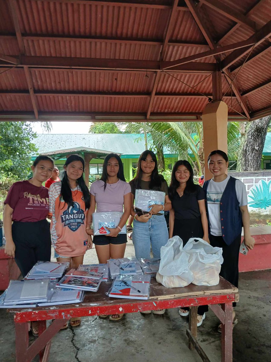 Dianah143's tweet photo. "Whoever brings blessing will be enriched, and the one who waters will himself be watered." (Proverbs 11:25)
#BlessedToGive 🙌🫶 https://t.co/HBuozlDzdg