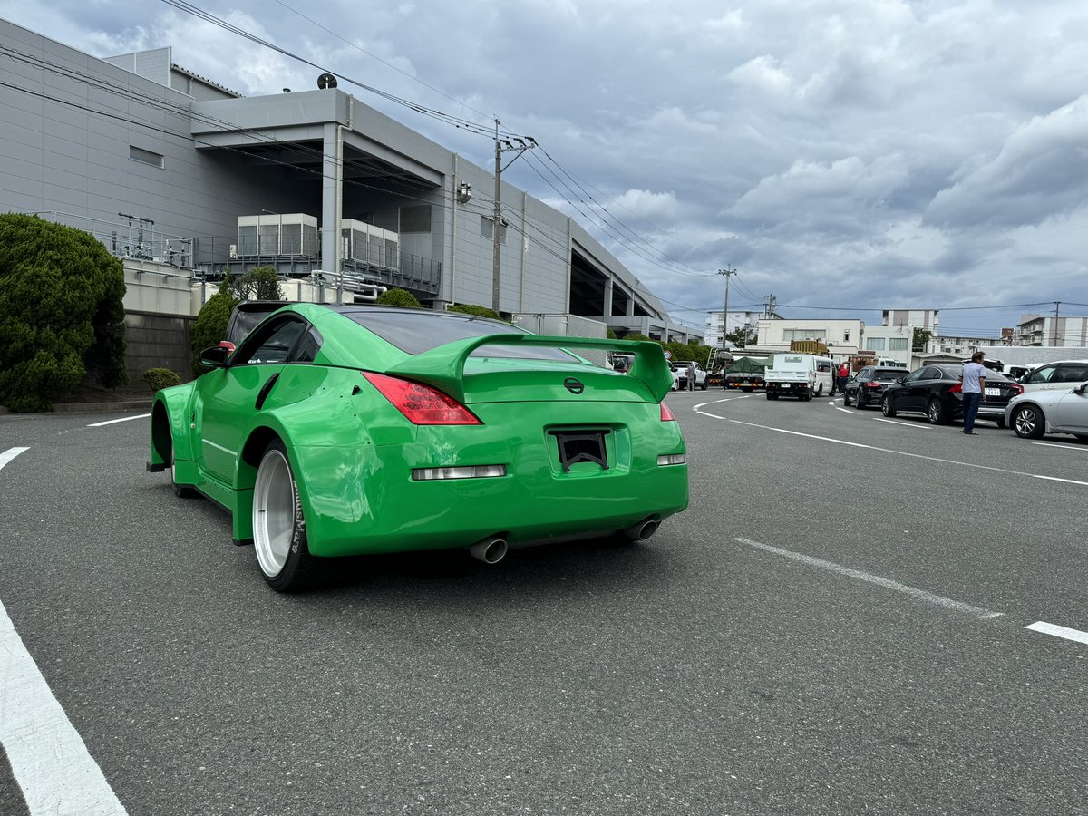 seiyan_m's tweet photo. これでウィンカーとリフレクターの位置を変えずに構造変更が出来てしまうZ33とBellus Mareは優秀やね https://t.co/OY6ZrbdPib
