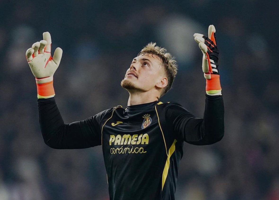 🔴 Pisté par l'OM, Filip Jorgensen 🇩🇰 fait l'objet d'une offre de Chelsea aux environs de 20M€. Il fait partie des cibles du club Anglais au poste de gardien.

#TeamOM | #MercatOM

🗞️ <a href="/FabrizioRomano/">Fabrizio Romano</a>