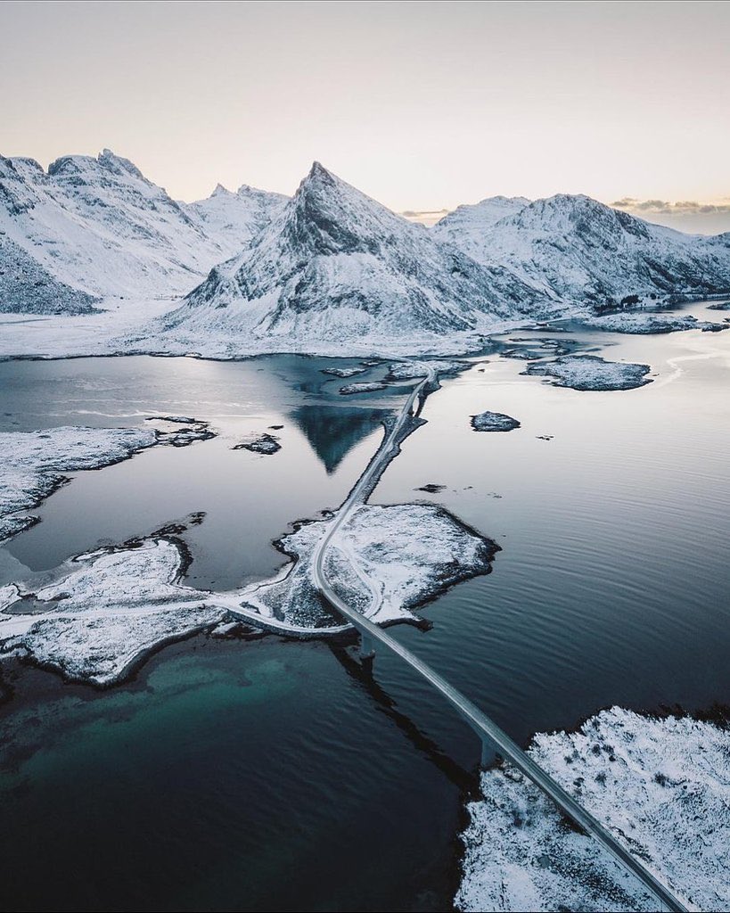 earthcurated's tweet photo. Lofoten, Norway ❄️ https://t.co/iNhdj5ZQ4f