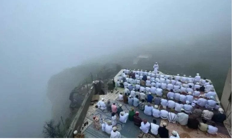 كل كلمة تثير النعرات الطائفية والمذهبية والقبلية يجب محاسبة من ينشر ذلك ولابد للقانون أخذ مجراه 
 نحن في بلاد لا تمثل مذهب ولا حزب ولا طائفة ولا تيار 
نحن وطن متجانس متكامل يد واحدة لا تقودنا عواطف ولا تستغفل عقولنا أفكار ظالة #نحن_عُمان وكفى. 

#سعيد_الشامسي