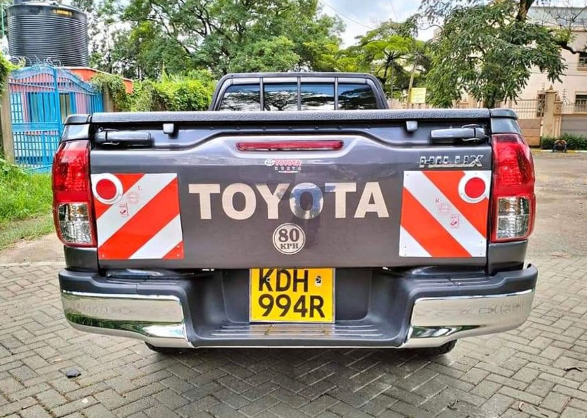 carhoot_app's tweet photo. Toyota Hilux single cab Revo

2017 model
2500 cc
Manual Transmission 
Diesel

Price: Kes 2,600,000

Visit our website or call us on 0720 039039 to get this Toyota Hilux https://t.co/ZjcEqbdpOz