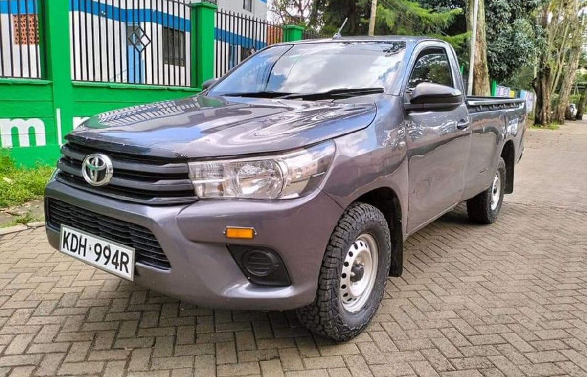 carhoot_app's tweet photo. Toyota Hilux single cab Revo

2017 model
2500 cc
Manual Transmission 
Diesel

Price: Kes 2,600,000

Visit our website or call us on 0720 039039 to get this Toyota Hilux https://t.co/ZjcEqbdpOz
