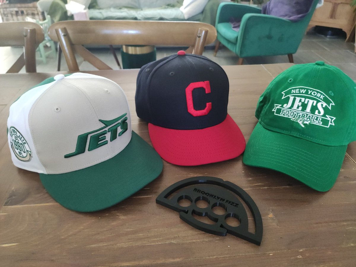 Merci <a href="/brooklynfizz/">Brooklyn Fizz</a> pour la livraison. Et pour le courbeur de visière pour mes premières fifty.
Je ne suis même pas fan des Jets mais elles sont superbes