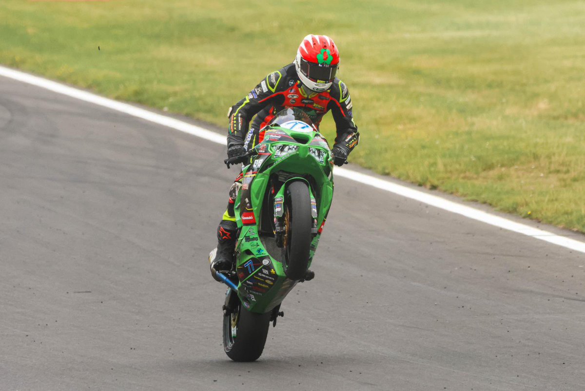 SLaffinsRacing's tweet photo. #wheeliewednesday from Brands Hatch! https://t.co/EVMONOvknb