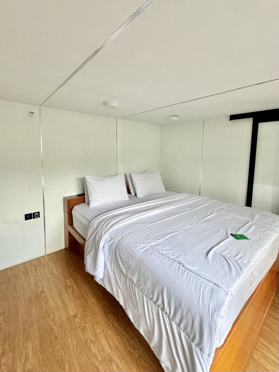 yang ada rencana weekend liburan ke bandung nginep deh di villa ini bagus banget ada di tengah kebun teh cuacanya adem🥹🤍🍃

ada ✨PRIVATE POOL✨ ini aku sama temen2 perorang cuma bayar 300ribu aja👍🏻

strategis deket sama wisata lain juga~