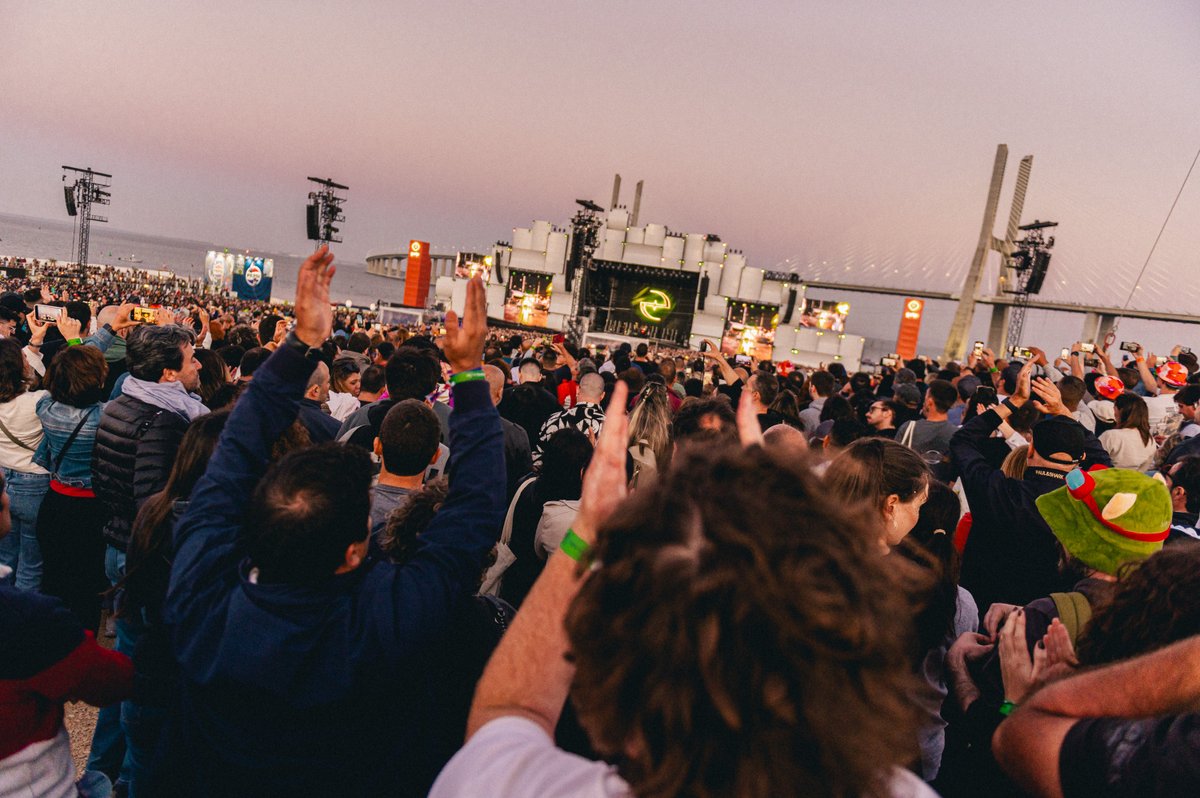 rockinriolisboa's tweet photo. Os melhores sunsets, right? 🥰
Aqui no fim do concerto de Evanescence, que energia!
#RockinRioLisboa #Evanescence #ParqueTejo #RockinRio2024 #Lisboa https://t.co/LbkuVAopSM
