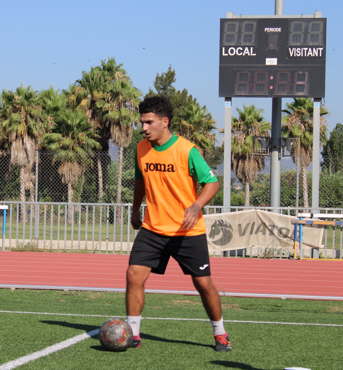 #JuvenilA • 🔛 EN MARXA! 💪🏻

⚽️ El conjunt d’Albert García ha realitzat aquest matí la primera sessió de la pretemporada 24/25 sobre la gespa del 🏟️ Municipal Pilar Pons! 🏋🏻‍♀️

ℹ️ Properament, tota la informació sobre el calendari de partits amistosos! 

#dhj3 #Ambelverdalcor 💚