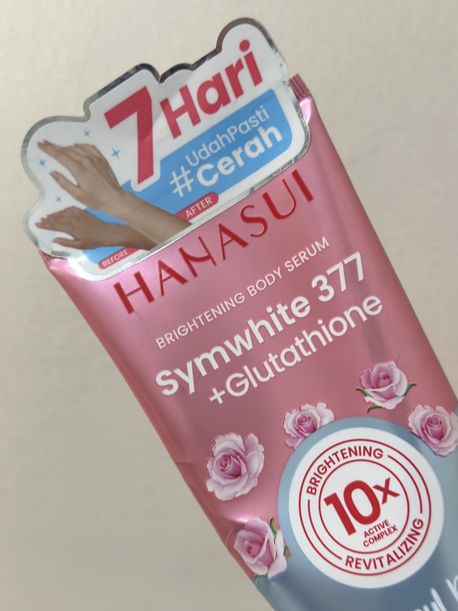 swextdemon's tweet photo. yg punya masalah kulit belang, kusam dan kering MERAPATTT 😍✨

Hanasui brightening body serum bagus bgt! ringan tp lembap dan ngga ada rasa lengket, gampang diblend dan meresap di kulit.

udah nyaman, wangi, murah, udah pasti cerah!

harganya? cuma 20ribuan🫶🏻 #RacuninBodyCare https://t.co/R2ycA5xK0O