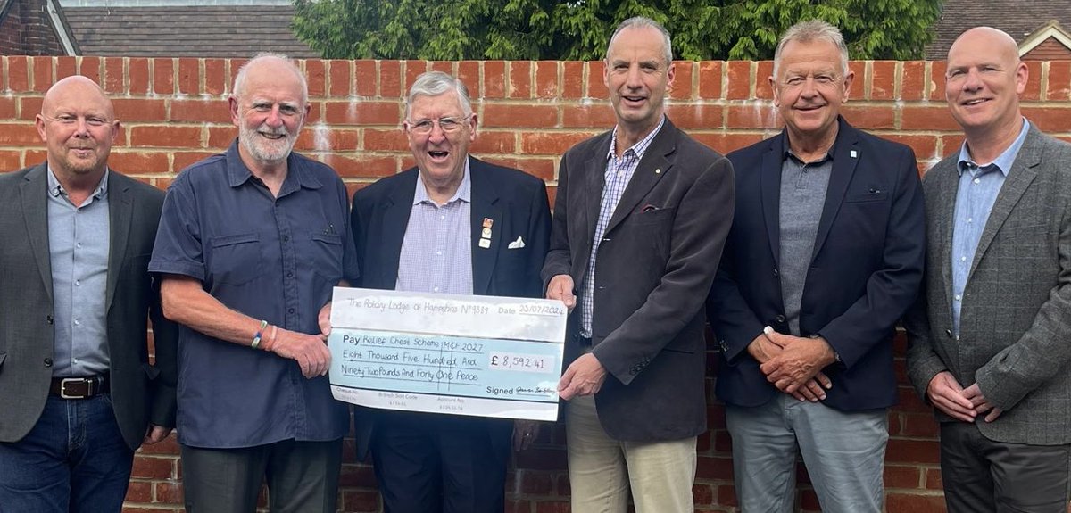 Sadly closed lodge gifts generous donation to #2027festival
Five former members of the now closed Rotary Lodge of Hampshire presented <a href="/HantsMason/">Hants & IoW Masons</a> Head and Festival President Jon Whitaker the remaining £8.5K monies from the Lodge accounts.
#Freemasons  
<a href="/Masonic_Charity/">Masonic Charitable Foundation</a>