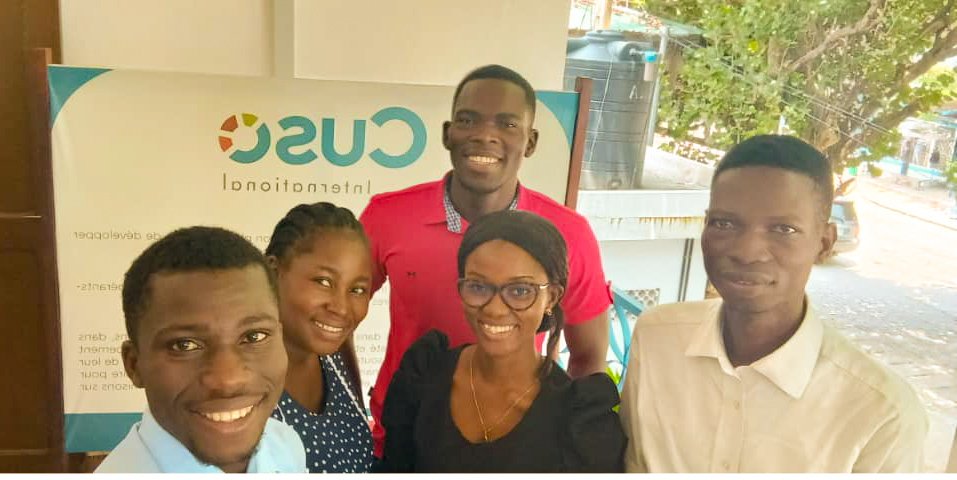 fadec_ong's tweet photo. Au siège de @CusoInternational à #Cotonou les ONG @WILDAFAO, @GRASID, @CeradisOng et #FADeC ont suivi un atelier sur la Gestion Axée sur les Résultats et le chiffrier électronique. Merci à CUSO et aux formateurs @AmosYaoSani et @FalolaBoussari pour ce renforcement de capacités. https://t.co/7O9JOyFc73
