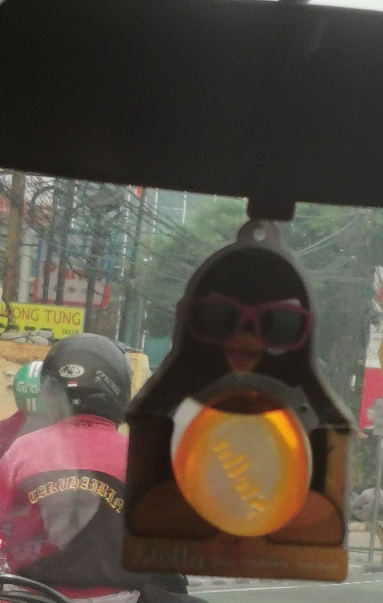 utareni's tweet photo. Biasanya nyetir sendiri nge diffuse bergamot auto rilex pas nyetir, hari ini naik Grab bekas bau rokok ditutupin pake stella jeruk, auto mabok darat. Tetep kukasih bintang 5 karena bapaknya sopan dan tidak drama. https://t.co/X2yDwZbWvD