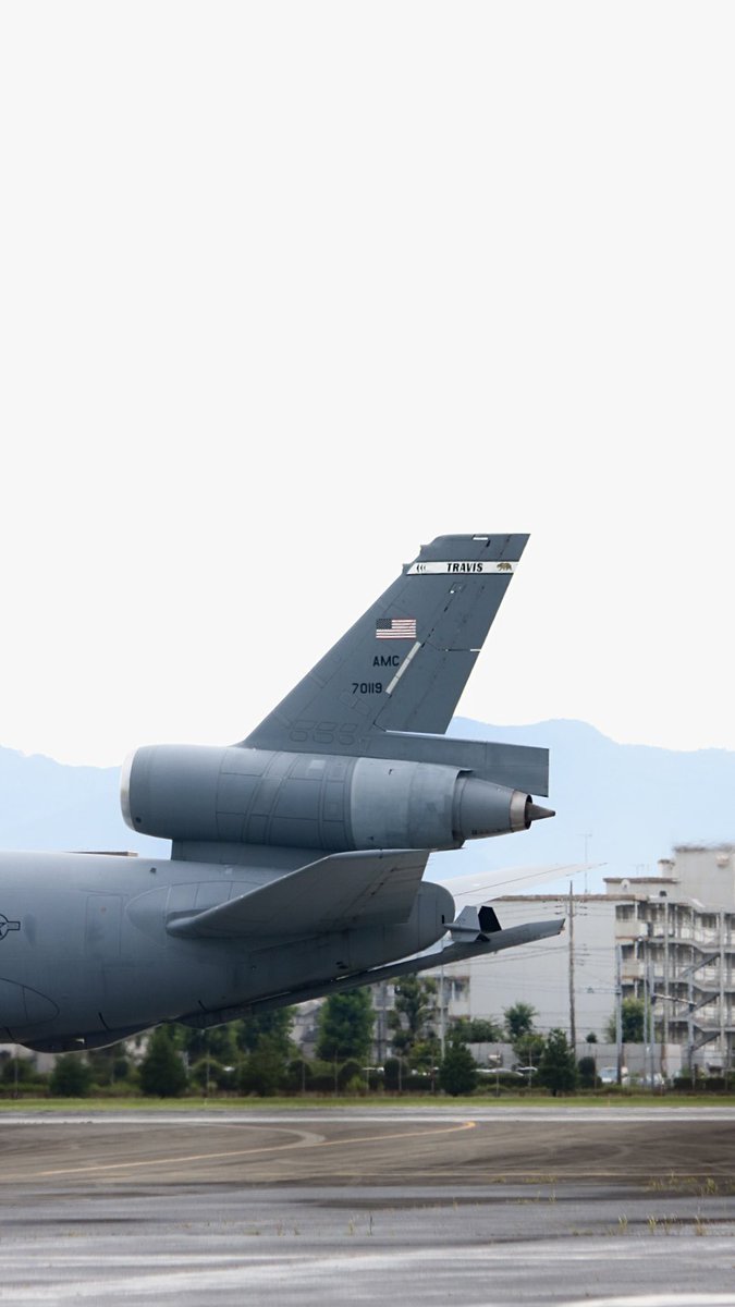 Wmineraru's tweet photo. KC-10 RW18↗︎
テンダーやっと撮れたァァ！やっぱいい音だねー。雨降ってなかったら間に合わなかったありがとう雨🤣
#横田基地　#RJTY https://t.co/AxGAgOKd1z