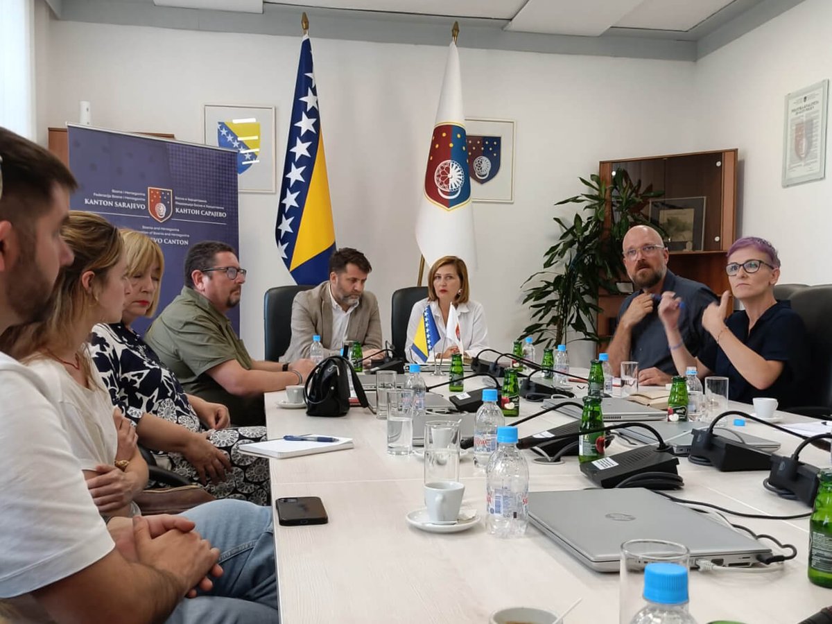 SolidaritatUB's tweet photo. ♀️#SolidaritatUB ha participat en una missió de @BCNJustGlobal a #Sarajevo per coordinar la #cooperació ciutat-ciutat contra la #violènciamasclista👉https://t.co/no8aoxNeaX

🎓Amb la Universitat de Sarajevo, s'impulsarà formació professional i s'ampliaran estudis en aquest àmbit https://t.co/EsHCPyJ4i2