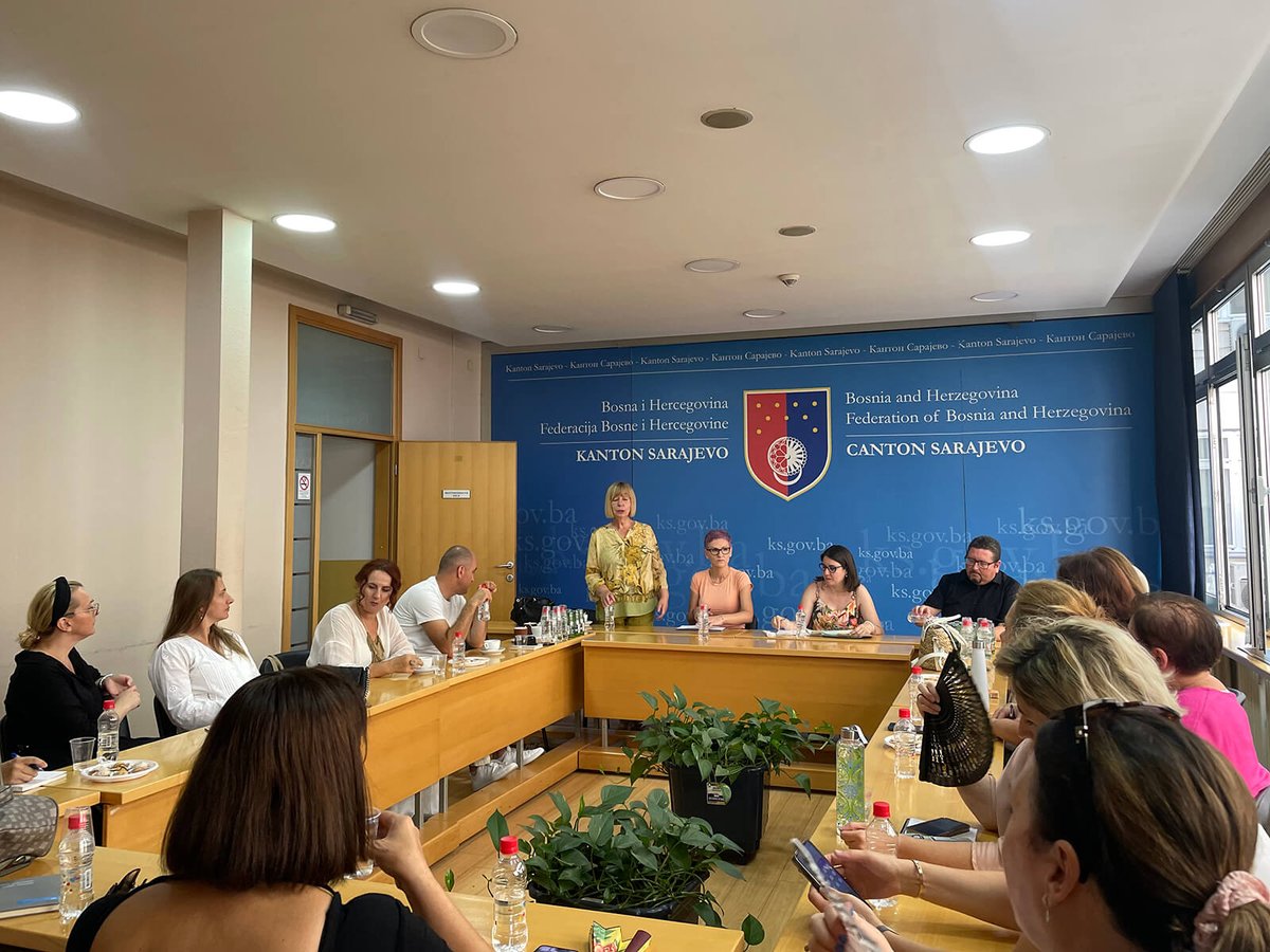 SolidaritatUB's tweet photo. ♀️#SolidaritatUB ha participat en una missió de @BCNJustGlobal a #Sarajevo per coordinar la #cooperació ciutat-ciutat contra la #violènciamasclista👉https://t.co/no8aoxNeaX

🎓Amb la Universitat de Sarajevo, s'impulsarà formació professional i s'ampliaran estudis en aquest àmbit https://t.co/EsHCPyJ4i2