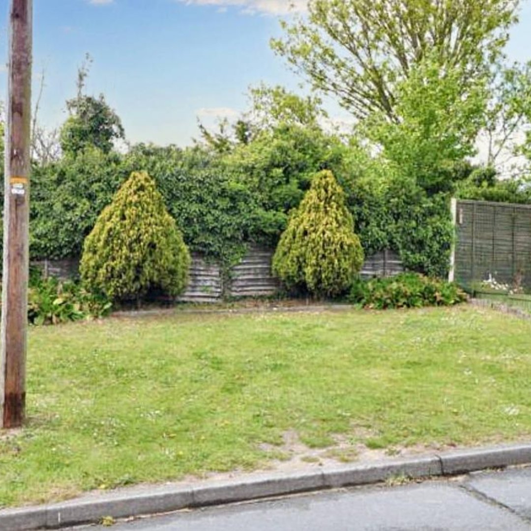 LondonPropert20's tweet photo. 🏡 New Property in Rochester, Kent! Dutch barn style home with modern kitchen &amp; bathroom, spacious living areas, and sunny garden. Perfect for families &amp; commuters. Contact us for a viewing! #Rochester #NewListing #RealEstate #PropertyConsultantsGroup https://t.co/pTbch8D7bs