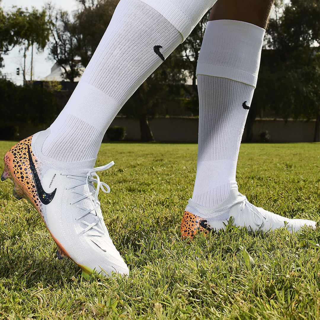 Football_Boots's tweet photo. ⚡Nike Launch the Electric Pack⚡
-
Black and orange perfect for that Safari print😁 https://t.co/3jeIy3t9ah
-
#nikefootball #nikemercurial #mercurialsuperfly #mercurialvapor #nikephantom #phantomluna #phantomgx #niketiempo #tiempolegend https://t.co/6QFqqrkqSH
