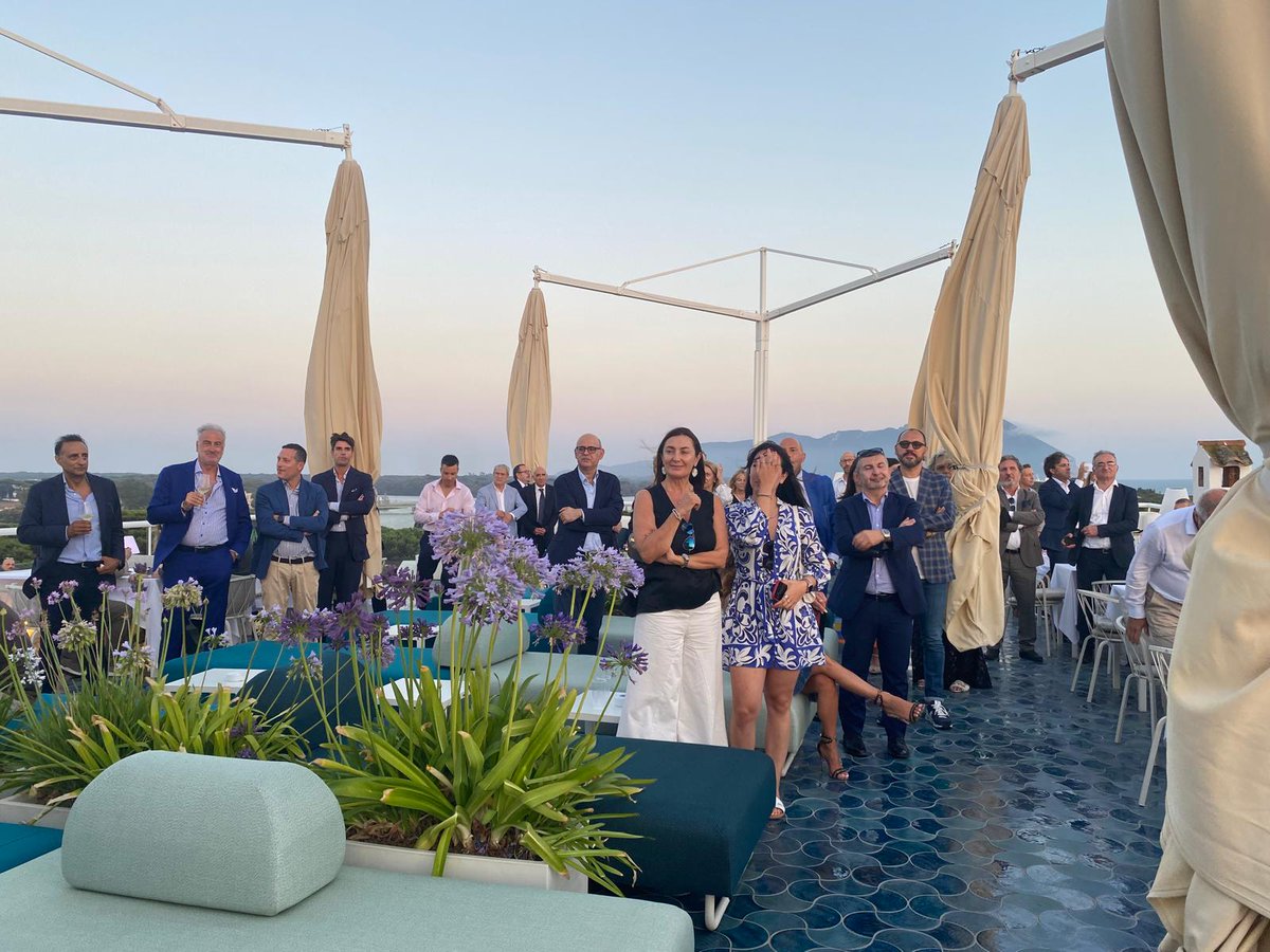 #Latina, circa 100 #imprenditori insieme per celebrare l'estate e la conclusione del quadriennio guidato dal Presidente territoriale Pierpaolo Pontecorvo:

🗣️ “Il mio particolare ringraziamento alle Istituzioni per la collaborazione in questi anni di mandato”.  

Leggi 👉