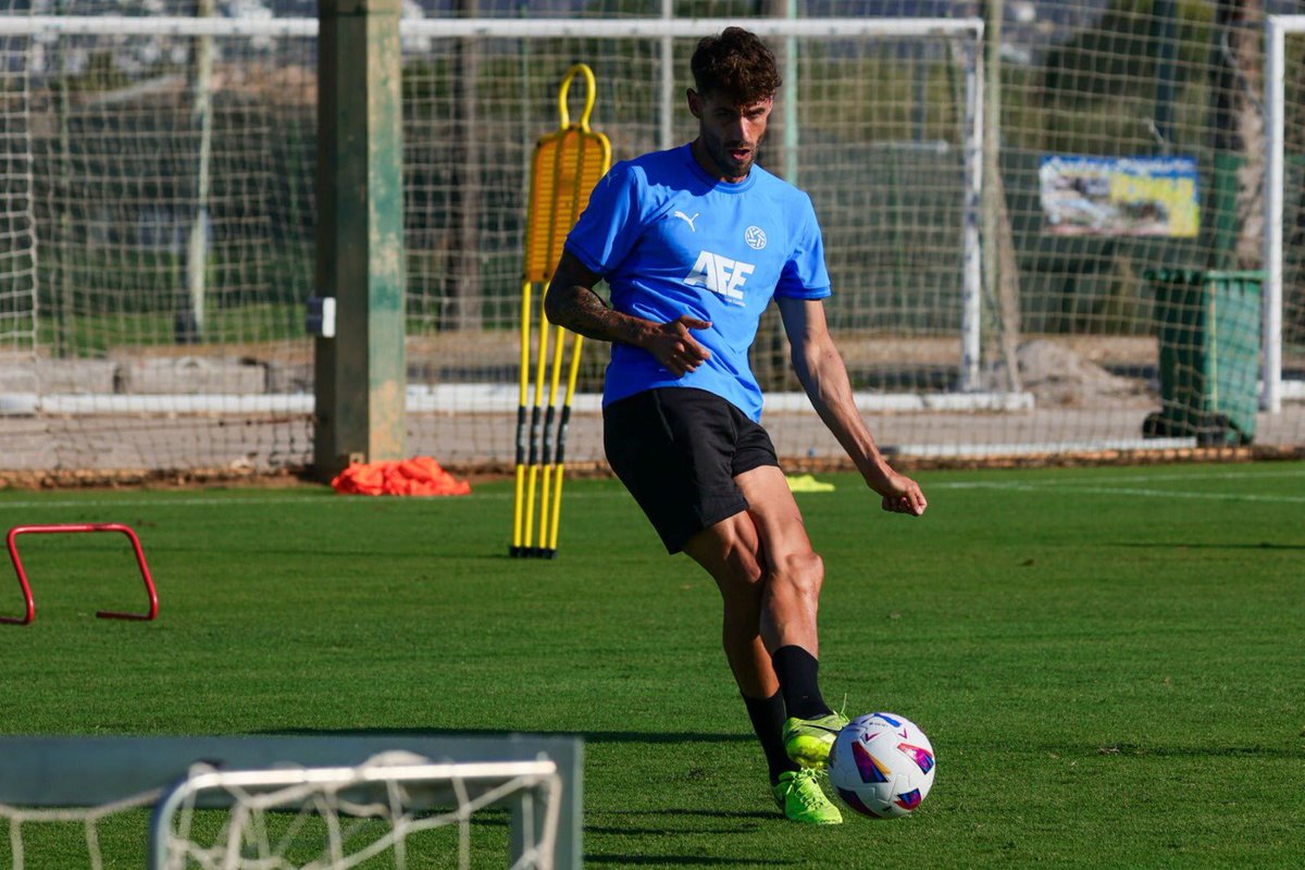 ⚽️ 📝 <a href="/DavidMateos44/">David Mateos</a>, <a href="/fernanpajarero/">fernandoPajarero</a> y <a href="/11adri11/">Adrián León Ortega</a>, experiencia contrastada en el centro de la defensa de #SesionesAFE.

🔗 afefutbol.com/Mateos-Pajarer…