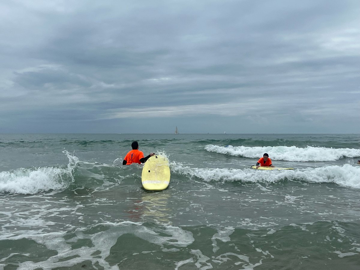 VilleDesSables's tweet photo. 🏄♀️Surfer, c'est bon pour la santé !
La Ville des Sables participe à une étude unique en France pour démontrer les bienfaits du #surf sur la #santé, avec la Ligue de Surf des Pays de Loire, A.-L. Robbe, G. Gohier
🤙 La 1re séance de #SurfSanté s'est déroulée à #Tanchet ! 1/2 https://t.co/M6jQqtFHwm