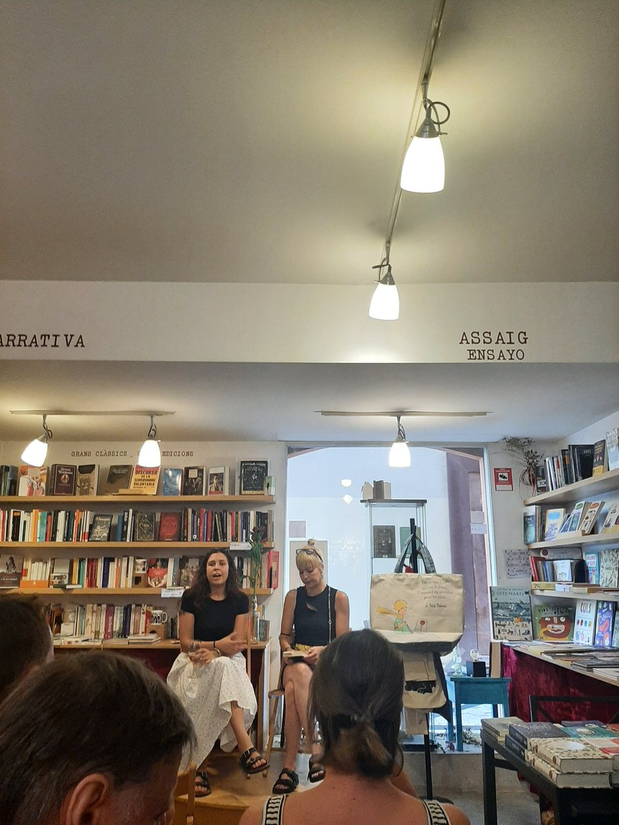 D'ahir a la vetllada sobre literatura eròtica que va organitzar <a href="/idilliserotica/">Idil·lis</a> de la <a href="/LaElaGeminada/">Edicions de la Ela Geminada</a> a la @SomiatruitesG