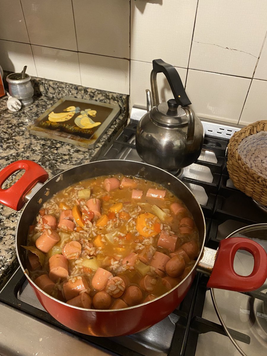 Authentic Spanish paella tweet media