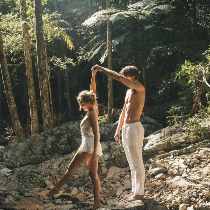 For a man to fully embody his masculine nature he needs a woman to protect and nurture and to help open his heart.

For a woman to fully embody her feminine nature, to relax and blossom she needs a man she can fully trust and surrender into. 

We need eachother to be our best. https://t.co/tA8jX6MqCP