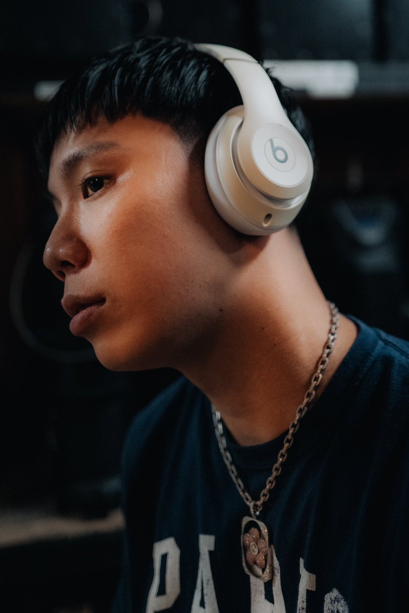 WILYWNKA's tweet photo. あの頃の俺よ
27歳の俺は@beatsbydre から世界で一つだけの自分モデルのヘッドホンを作ってもらえるぞ！喜べ、いや喜んでいる🤎
Zepp TOURの各会場に展示されているらしい。よかったな、俺！
何より @BeatsbyDreJP さんありがとございます。これからも良き音でたくさん聴かせてもらいます🎧❤️ https://t.co/nA6ilMJO3p