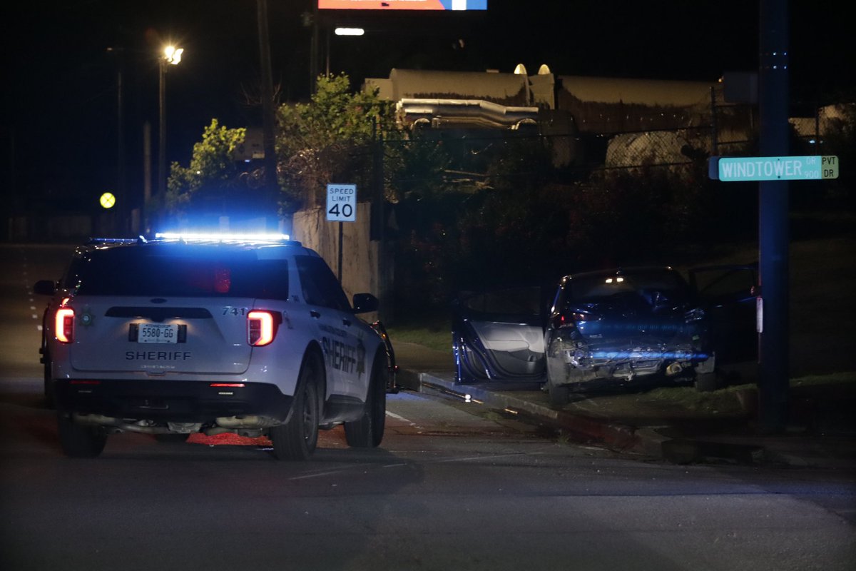 LStaple10's tweet photo. DEVELOPING: @hcsotn deputies chase a stolen car stemming from the Highway 58 area to the intersection of W Main St and Riverfront Pkwy. I’ve been told by HCSO that the four occupants are all minors. Depend on us to give you more updates as we gather more info….@newschannelnine https://t.co/pOKxwARlsf
